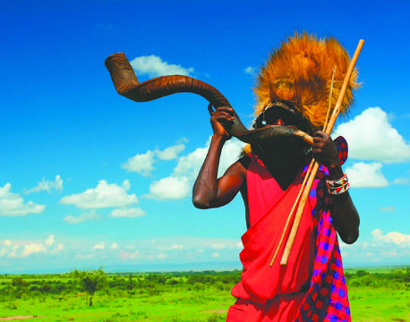 Masai med horn i Masai Mara, Kenya africa tours