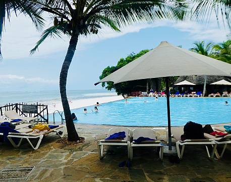  Baobab Beach Resort Diani Beach kenyakysten africa tours