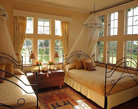Giraffe Manor kenya 2 africa tours