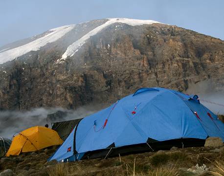Camp under opstigning til mount Kilimanjaro tanzania africa tours