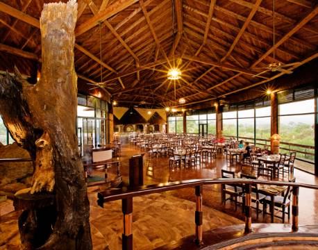 Bar og restaurant på Tarangire Sopa Lodge tanzania 5 africa tours