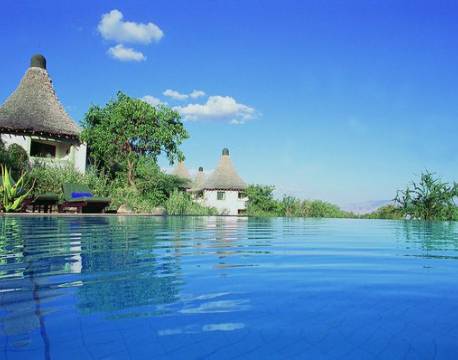 "Never ending pool" på Lake Manyara Serena Lodge, Tanzania 3 africa tours