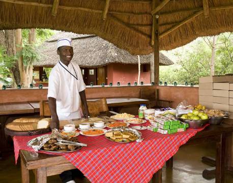 Morgenmad og buffet på Ngorongoro Farm House, Ngorongoro Krateret, Tanzania 4 africa tours