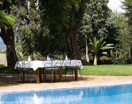 Pool området på Ngorongoro Farm House, Ngorongoro Krateret, Tanzania 8 africa tours