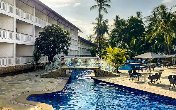 Travellers Beach Hotel