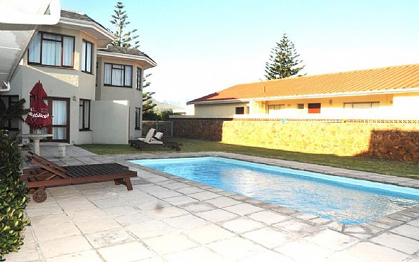 Sandbaai Country House